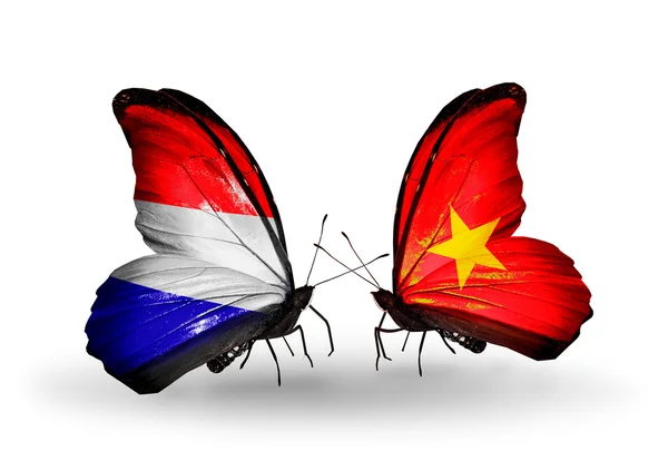 Papillons avec des drapeaux Hollande et Vietnam sur les ailes — Photo