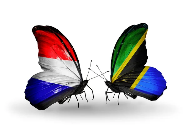 Mariposas con banderas de Holanda y Tanzania en alas —  Fotos de Stock