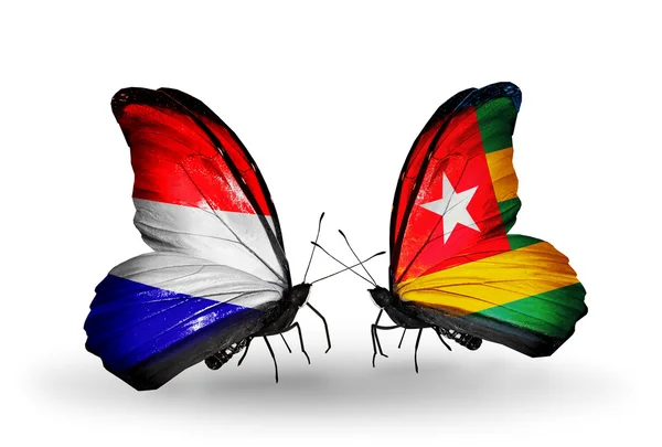 Mariposas con banderas de Holanda y Togo en alas — Foto de Stock