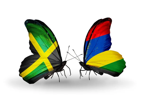 Vlinders met jamaica en mauritius vlaggen op vleugels — Stockfoto