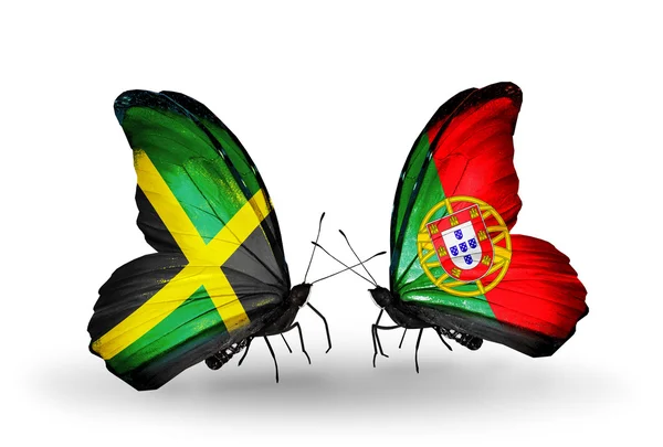 Schmetterlinge mit jamaika- und portugiesischen Flaggen auf Flügeln — Stockfoto
