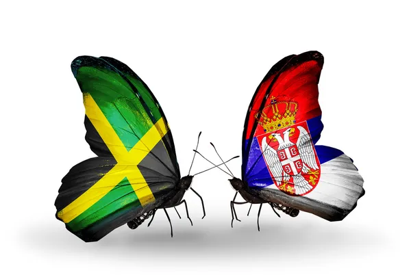 Kelebek kanatları üzerinde Jamaika ve Sırbistan bayrağı ile — Stok fotoğraf