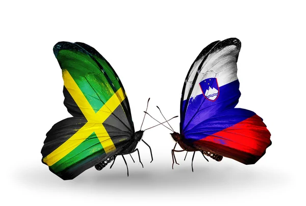 Mariposas con banderas de Jamaica y Eslovenia en alas — Foto de Stock