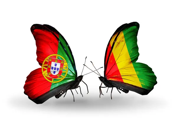 Kelebek kanatları üzerinde Portekiz ve Gine bayraklı — Stok fotoğraf