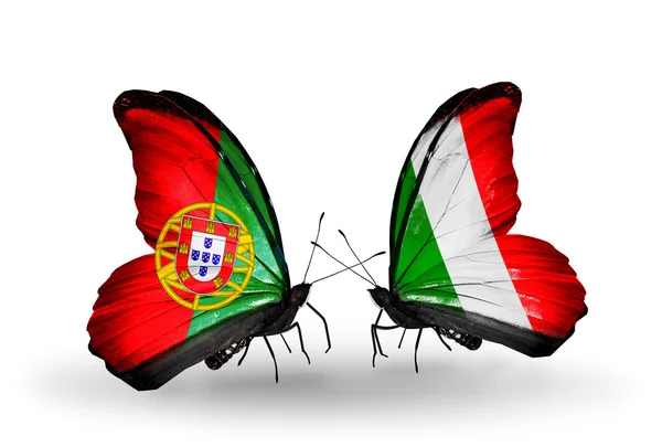 Borboletas com bandeiras de Portugal e Itália em asas — Fotografia de Stock