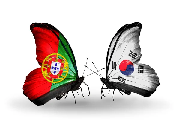 Vlinders met portugal en Zuid-korea vlaggen op vleugels — Stockfoto
