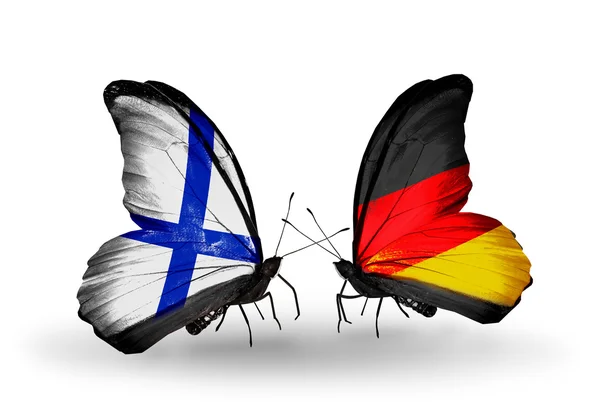 Farfalle con le bandiere di Finlandia e Germania sulle ali — Foto Stock