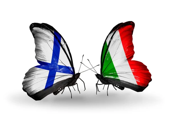 Kelebek kanatları üzerinde Finlandiya ve İtalya bayraklı — Stok fotoğraf