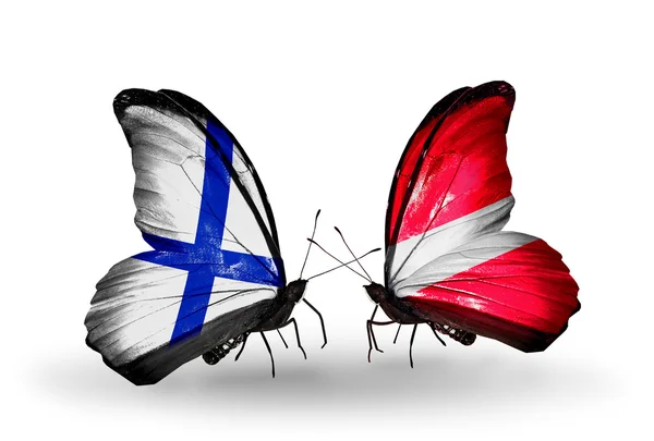 फिनलंड आणि लाटविया सह फुलपाखरू पंख वर ध्वज — स्टॉक फोटो, इमेज