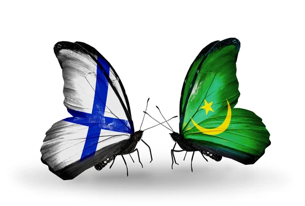 Farfalle con bandiere Finlandia e Mauritania sulle ali — Foto Stock