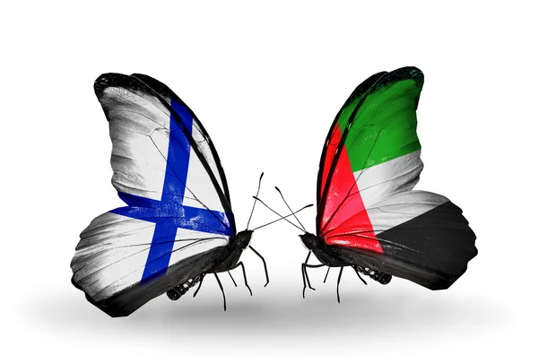 Kelebek kanatları üzerinde Finlandiya ve Birleşik Arap Emirlikleri bayrağı ile — Stok fotoğraf