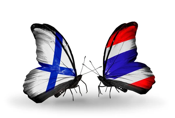 蝴蝶翅膀上的芬兰和泰国的标志 — 图库照片