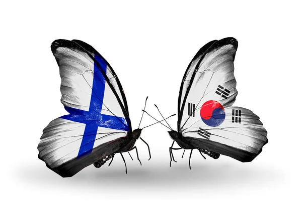Schmetterlinge mit finnischen und südkoreanischen Flaggen auf Flügeln — Stockfoto