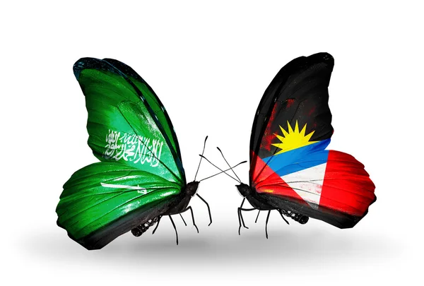 Kelebek kanatları üzerinde Suudi Arabistan ve antigua ve barbuda bayrağı ile — Stok fotoğraf