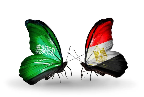 Borboletas com bandeiras da Arábia Saudita e Egito em asas — Fotografia de Stock
