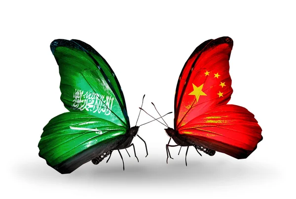 Papillons avec l'Arabie Saoudite et la Chine drapeaux sur les ailes — Photo