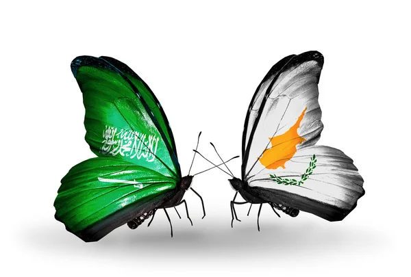 Farfalle con bandiere dell'Arabia Saudita e di Cipro sulle ali — Foto Stock