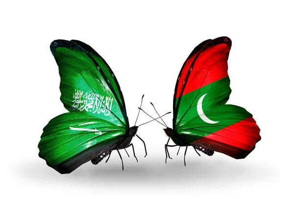 Motýli se Saúdskou Arábií a Maledivy vlajek na křídlech — Stock fotografie