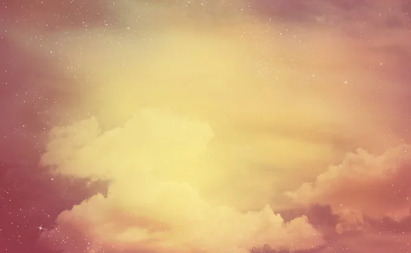 Renk yıldızlı gökyüzü bulutlu — Stok fotoğraf
