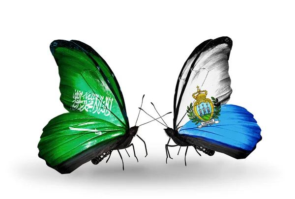 Kelebek kanatları üzerinde Suudi Arabistan ve san marino bayrağı ile — Stok fotoğraf
