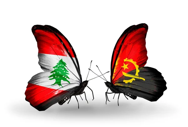 Schmetterlinge mit libanonischen und angolanischen Flaggen auf Flügeln — Stockfoto