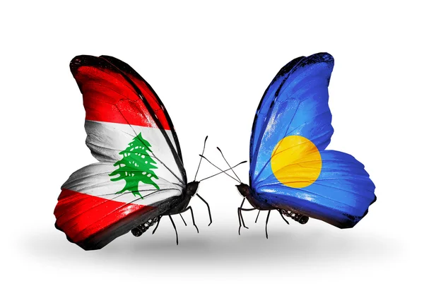 पंखों पर लेबनान और पलाऊ झंडे के साथ तितली — स्टॉक फ़ोटो, इमेज
