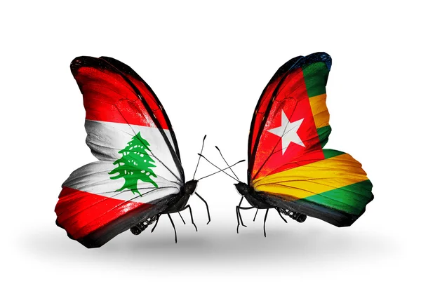 Vlinders met Libanon en togo vlaggen op vleugels — Stockfoto