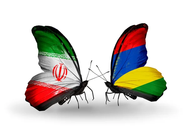 Deux papillons avec des drapeaux de relations Iran et Maurice — Photo