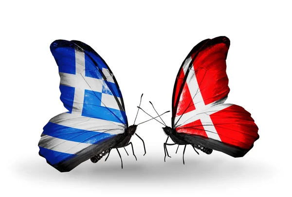 Yunanistan ve Danimarka bayrakları taşıyan kelebekler — Stok fotoğraf