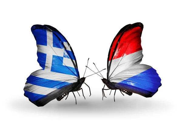 Zwei Schmetterlinge mit den Flaggen der Beziehungen Griechenland und Luxemburg — Stockfoto