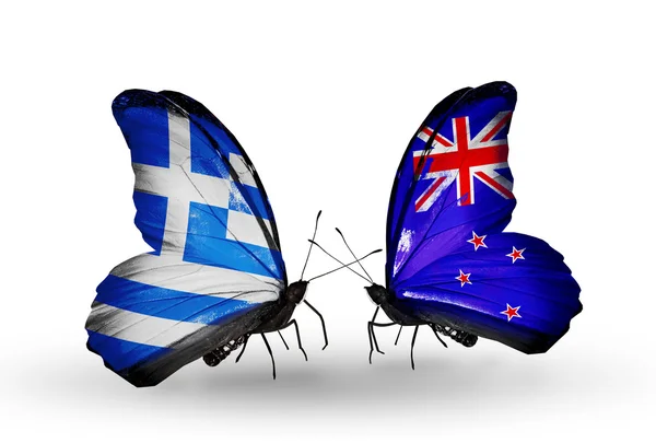 Due farfalle con bandiere di relazioni Grecia e Nuova Zelanda — Foto Stock