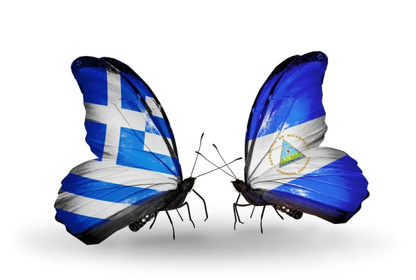 Due farfalle con bandiere di relazioni Grecia e Nicaragua — Foto Stock