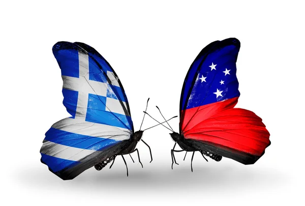 Zwei Schmetterlinge mit Fahnen der Beziehungen Griechenland und Samoa — Stockfoto