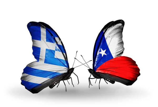 Zwei Schmetterlinge mit Fahnen der Beziehungen Griechenland und Chile — Stockfoto