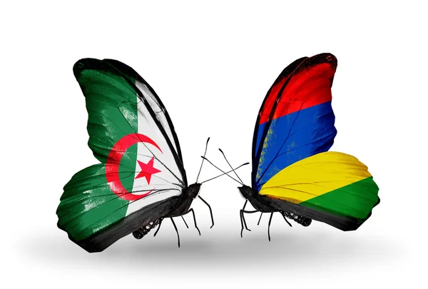 Две бабочки с флагами отношений Алжир и Маврикий — стоковое фото