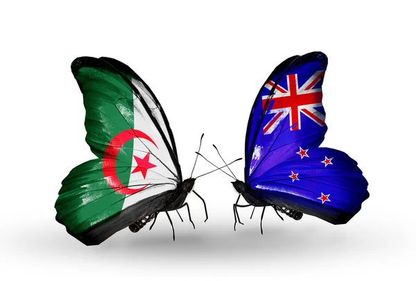 Due farfalle con bandiere di relazioni Algeria e Nuova Zelanda — Foto Stock