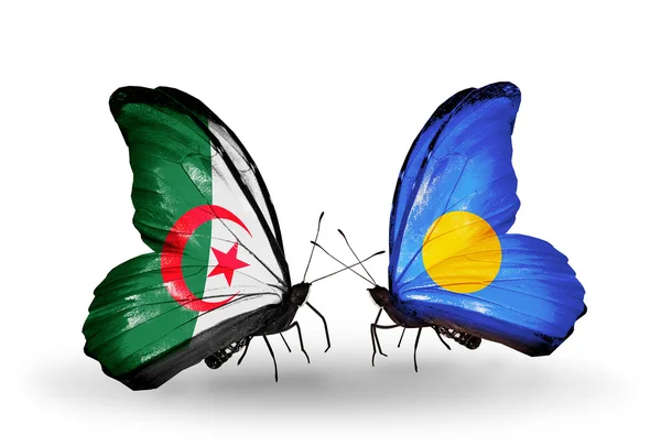 Due farfalle con bandiere di relazioni Algeria e Palau — Foto Stock