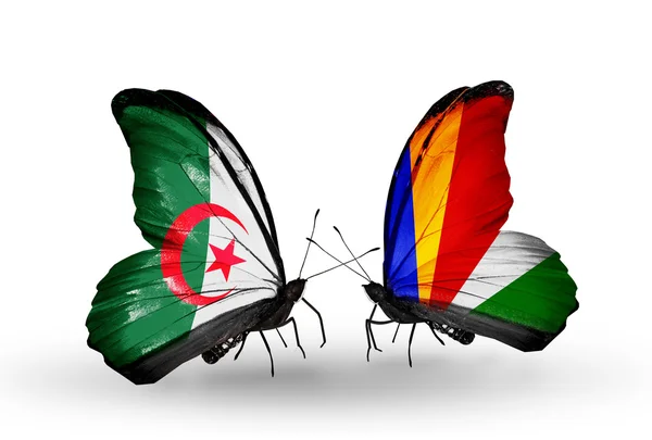 Две бабочки с флагами отношений Алжир и Сейшельские острова — стоковое фото