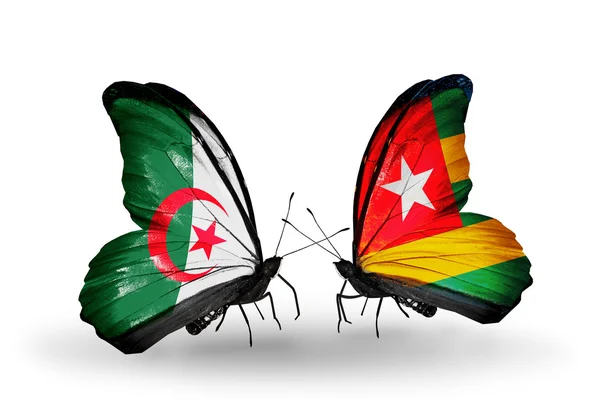 Две бабочки с флагами отношений Алжир и Того — стоковое фото