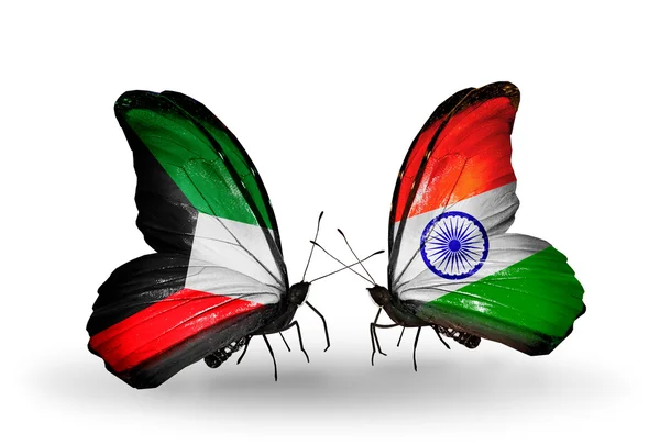 Dos mariposas con banderas de relaciones Kuwait e India —  Fotos de Stock