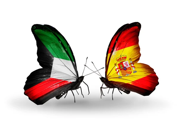 Twee vlinders met vlaggen van de betrekkingen, Koeweit en Spanje — Stockfoto