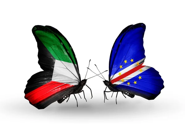 Due farfalle con bandiere di relazioni Kuwait e Capo Verde — Foto Stock