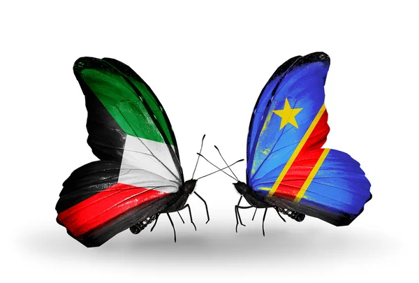 Dos mariposas con banderas de relaciones Kuwait y Kongo — Foto de Stock