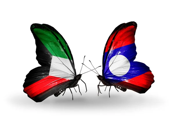 Dos mariposas con banderas de relaciones Kuwait y Laos — Foto de Stock