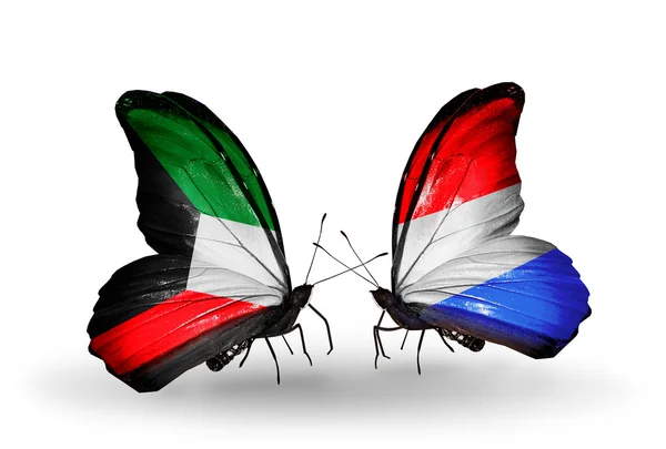 Dva motýli s vlajkami vztahů, Kuvajtu a Lucembursko — Stock fotografie