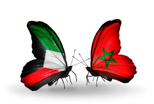 Dwa motyle z flagami i stosunków Kuwejt Maroko — Zdjęcie stockowe