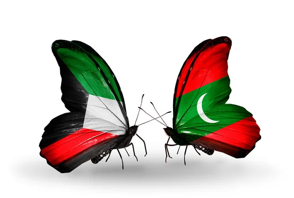 Due farfalle con bandiere di relazioni Kuwait e Maldive — Foto Stock