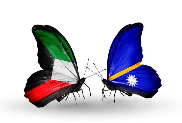 Due farfalle con bandiere di relazioni Kuwait e Nauru — Foto Stock