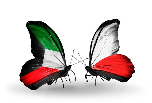 Due farfalle con bandiere di relazioni Kuwait e Polonia — Foto Stock