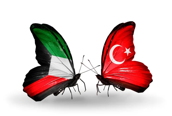 Zwei Schmetterlinge mit Flaggen der Beziehungen Kuwait und Türkei — Stockfoto